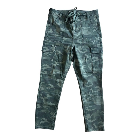 American Eagle Outfitters Women’s Camo Cargo Pants
 Size 16 NWOT - Picture 1 of 10